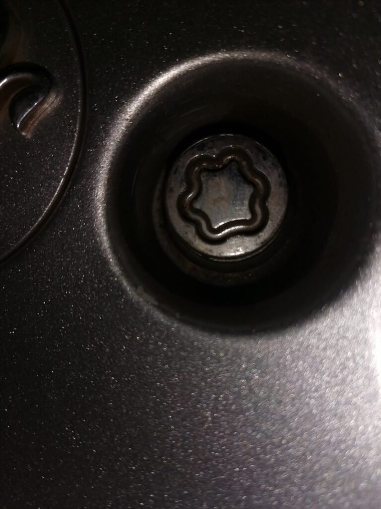 2010 3008 wheel locking nut key replacement