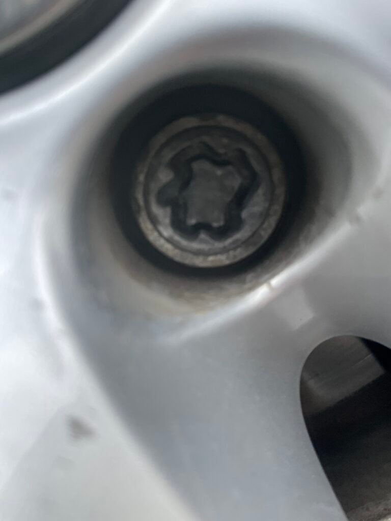 Volkswagen Tiguana wheel locking nut key replacement