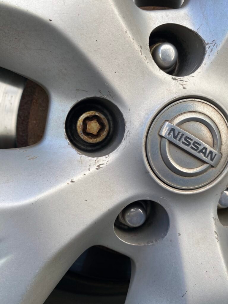 2014 Nissan Murano SL AWD wheel locking nut key replacement