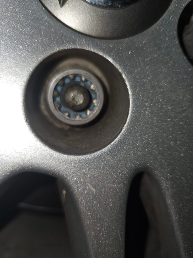 Opel Insignia wheel locking nut key replacement