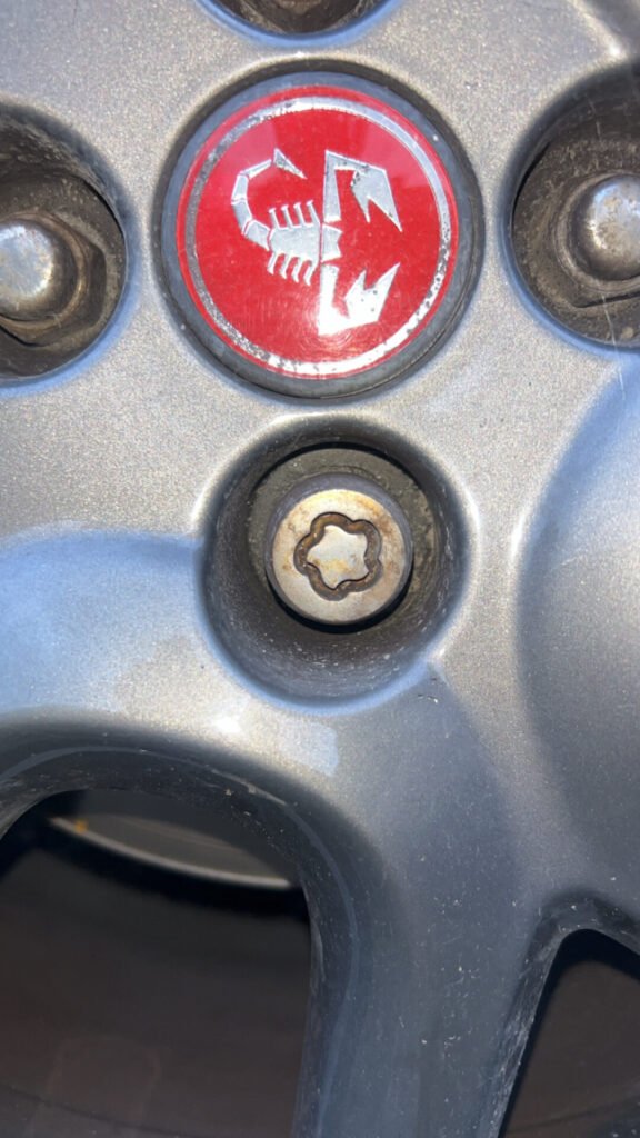 abarth 124 spider wheel locking nut key replacement