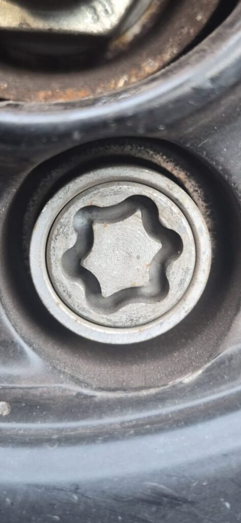 Abarth 595 wheel locking nut key replacement