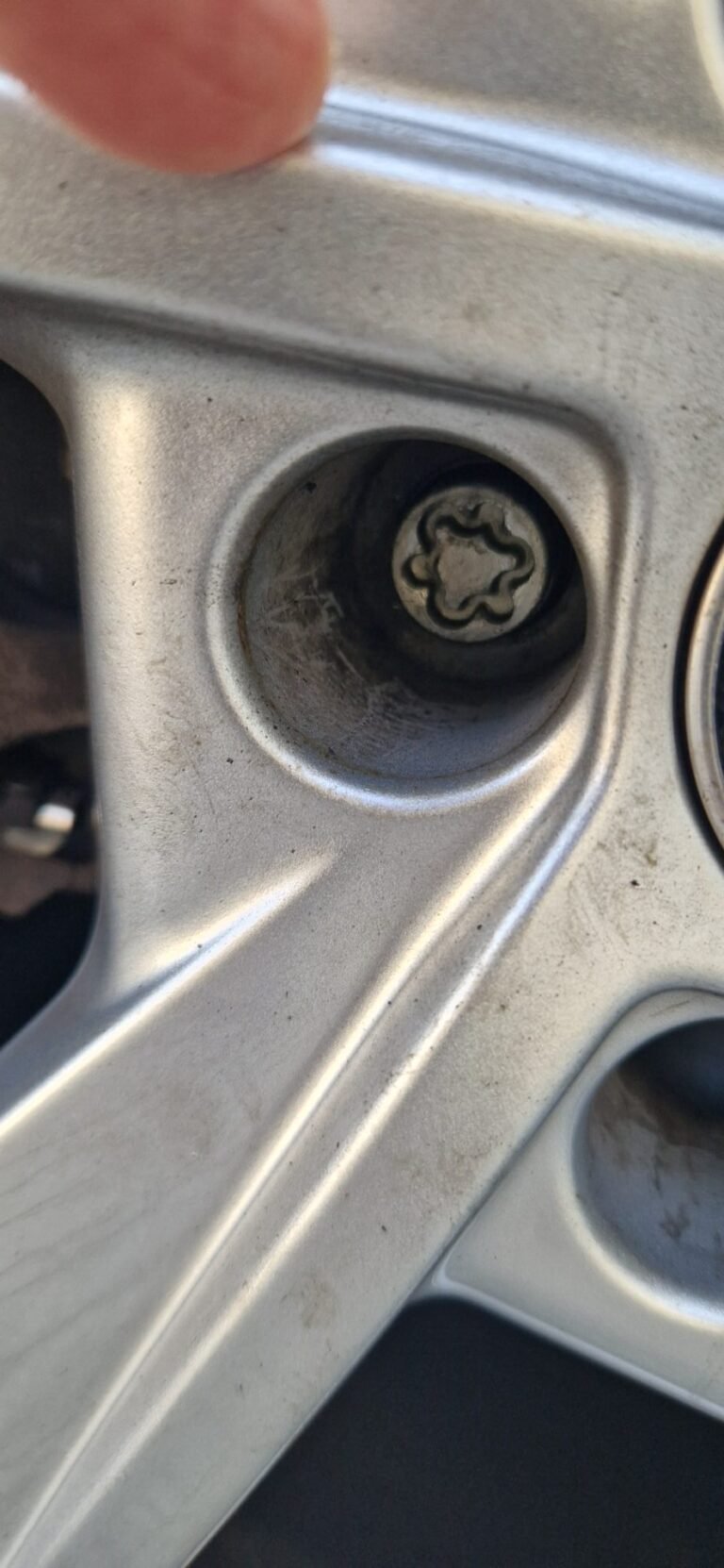 Audi A4 Avant wheel locking nut key replacement