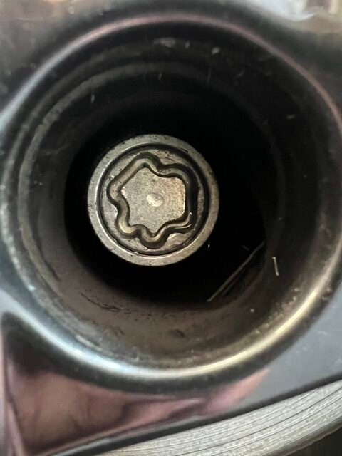Audi Q2 wheel locking nut key replacement