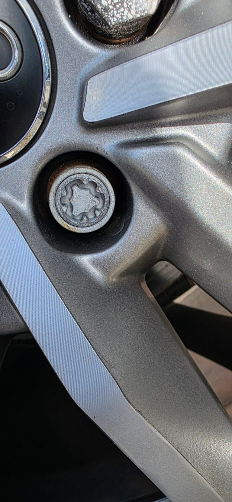 Audi Q3 wheel locking nut key replacement