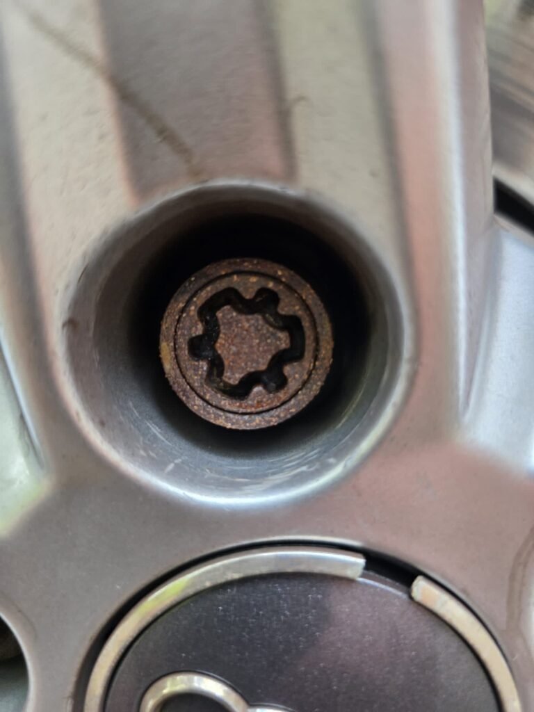 Audi Q5 wheel locking nut key replacement