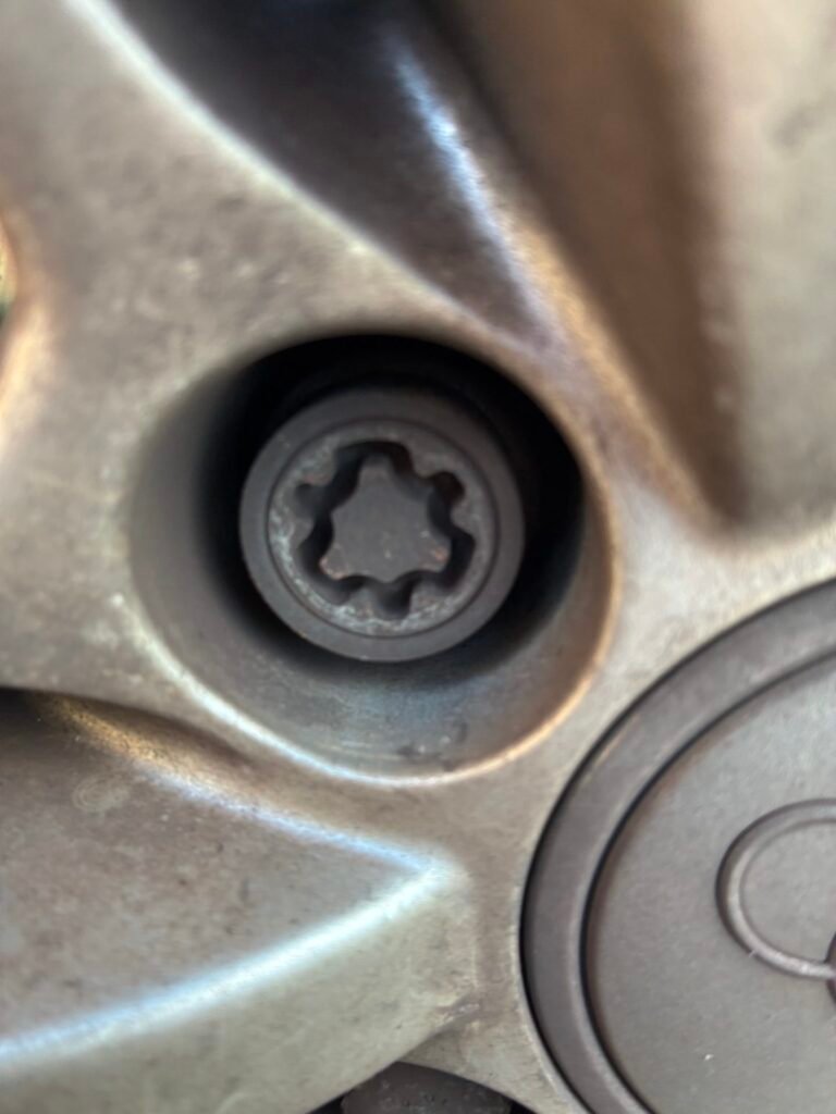 Audi Q5 wheel locking nut key replacement