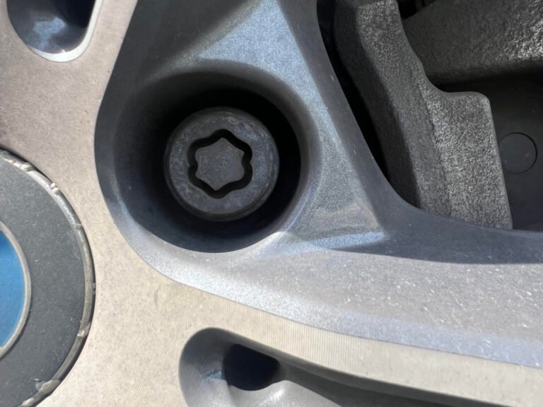 BMW X1 xdrive 2.0i wheel locking nut key replacement