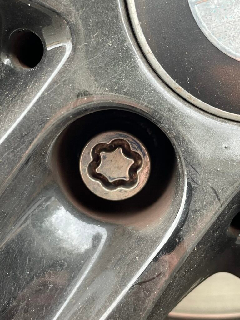 BMW 1 Series 118i 2016 wheel locking nut key replacement