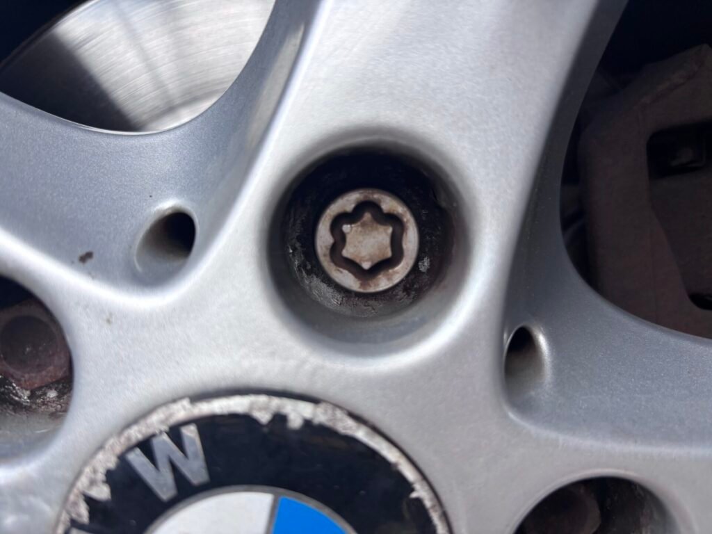 Bmw 1 series wheel locking nut key replacement