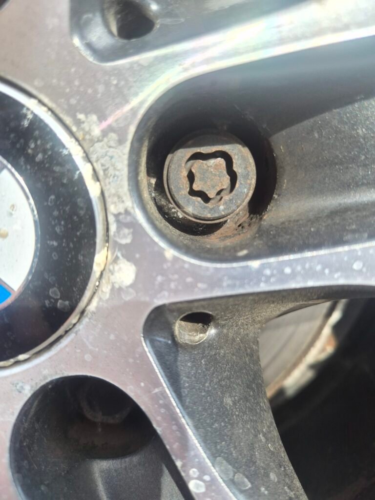 Bmw 116d wheel locking nut key replacement