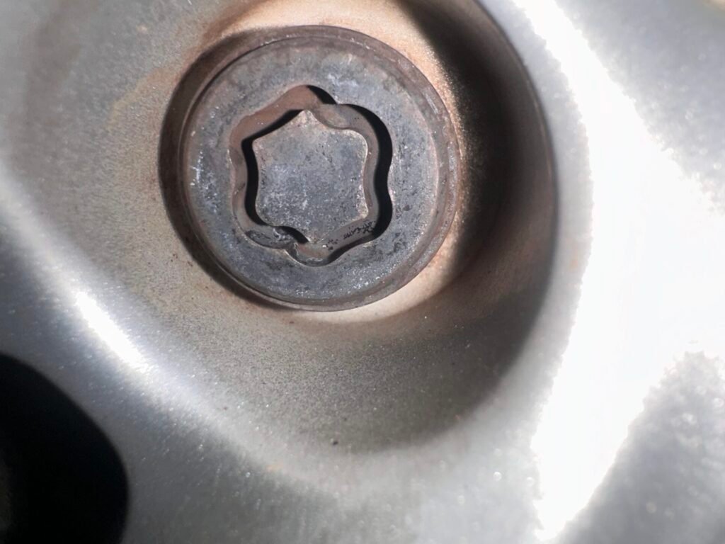 BMW 118 wheel locking nut key replacement