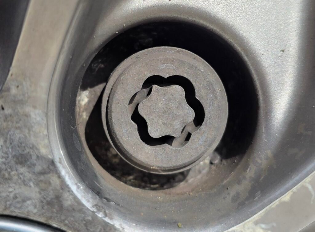 BMW 118d wheel locking nut key replacement