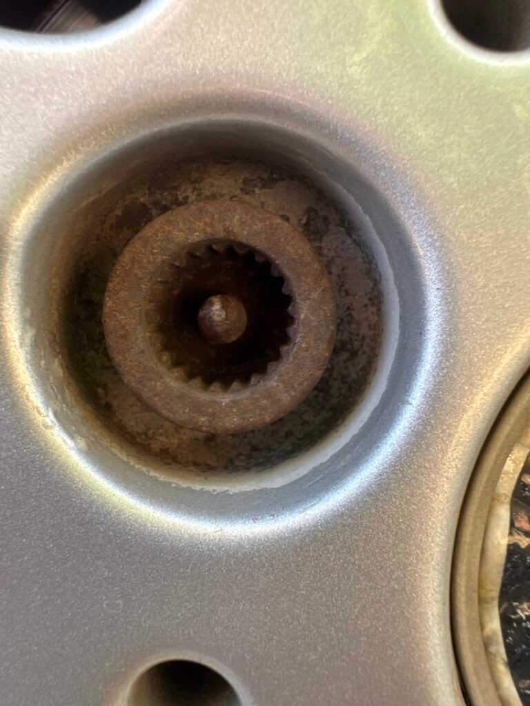 Bmw 118d wheel locking nut key replacement