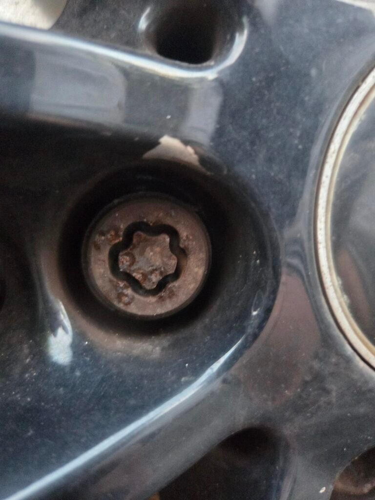 BMW 118i wheel locking nut key replacement