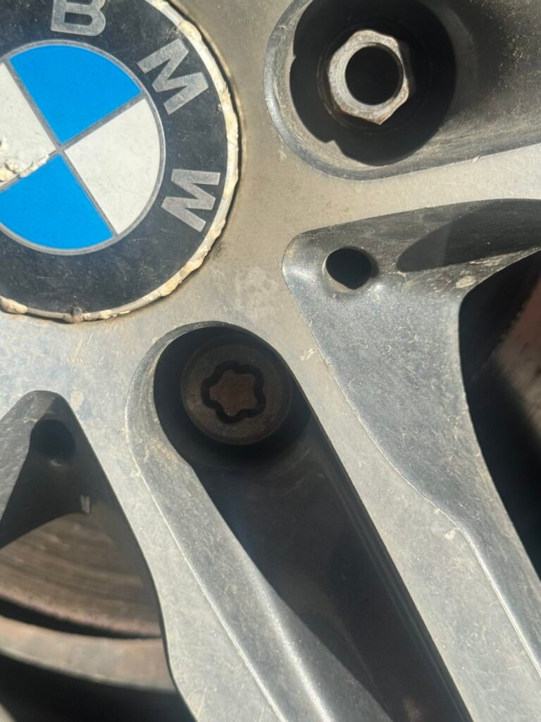 BMW 118i wheel locking nut key replacement