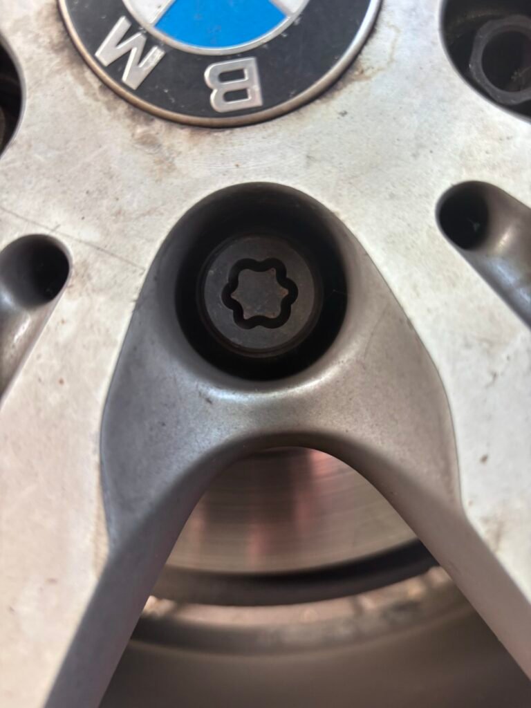 BMW 216d - f46 - 2017 wheel locking nut key replacement