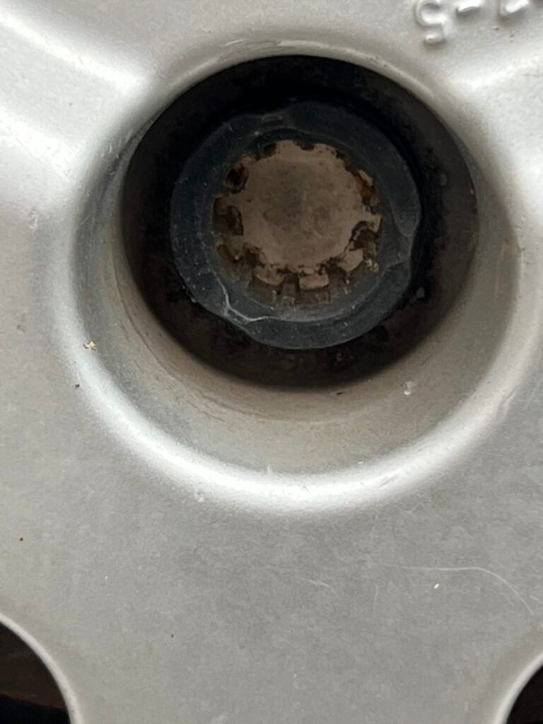 BMW 316i E36 wheel locking nut key replacement
