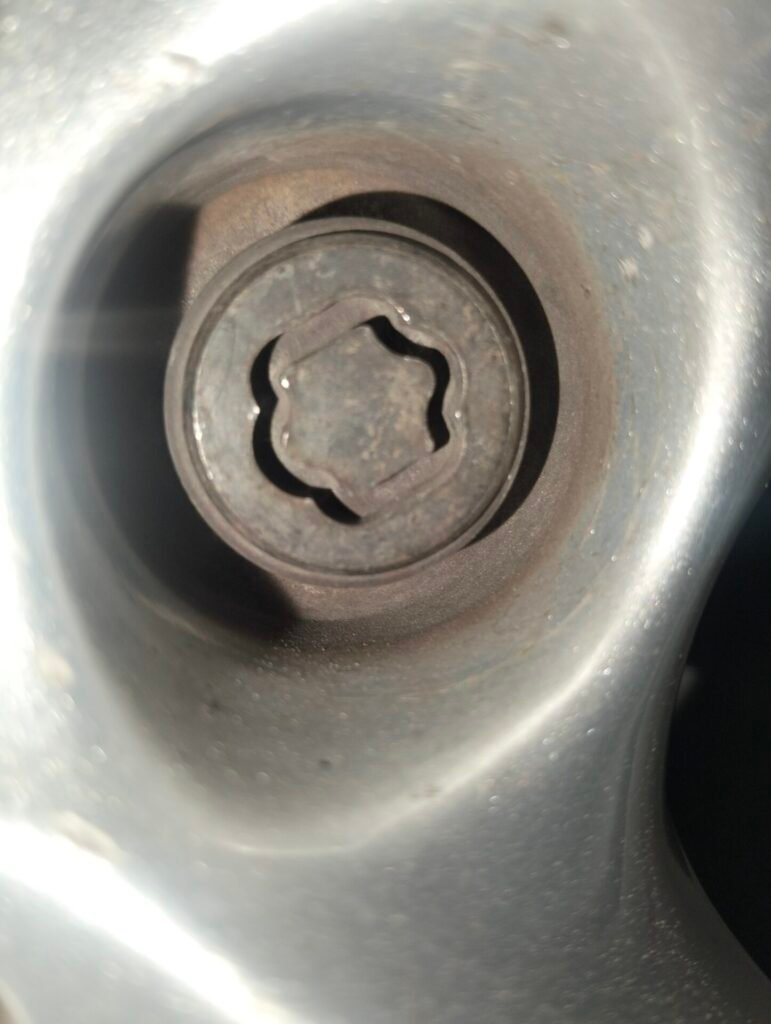 Bmw 316i wheel locking nut key replacement