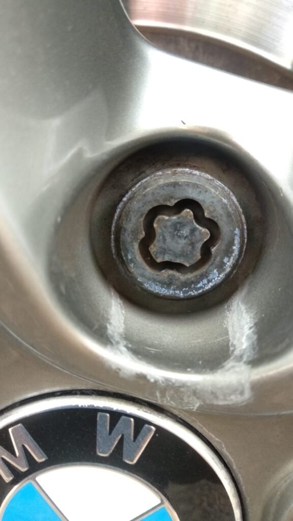 Bmw 318d 2020 G20 wheel locking nut key replacement