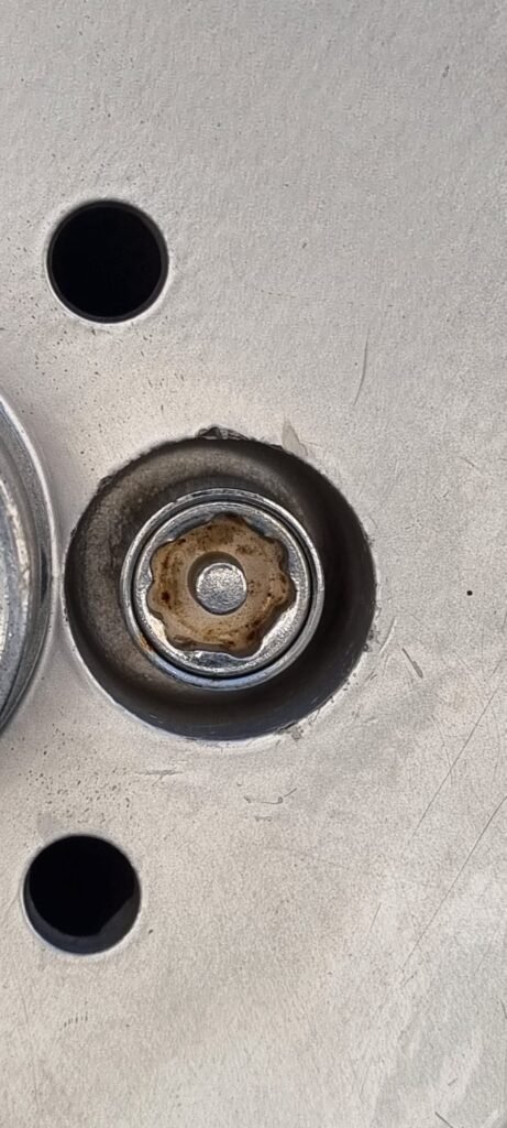 BMW 318i E30 wheel locking nut key replacement