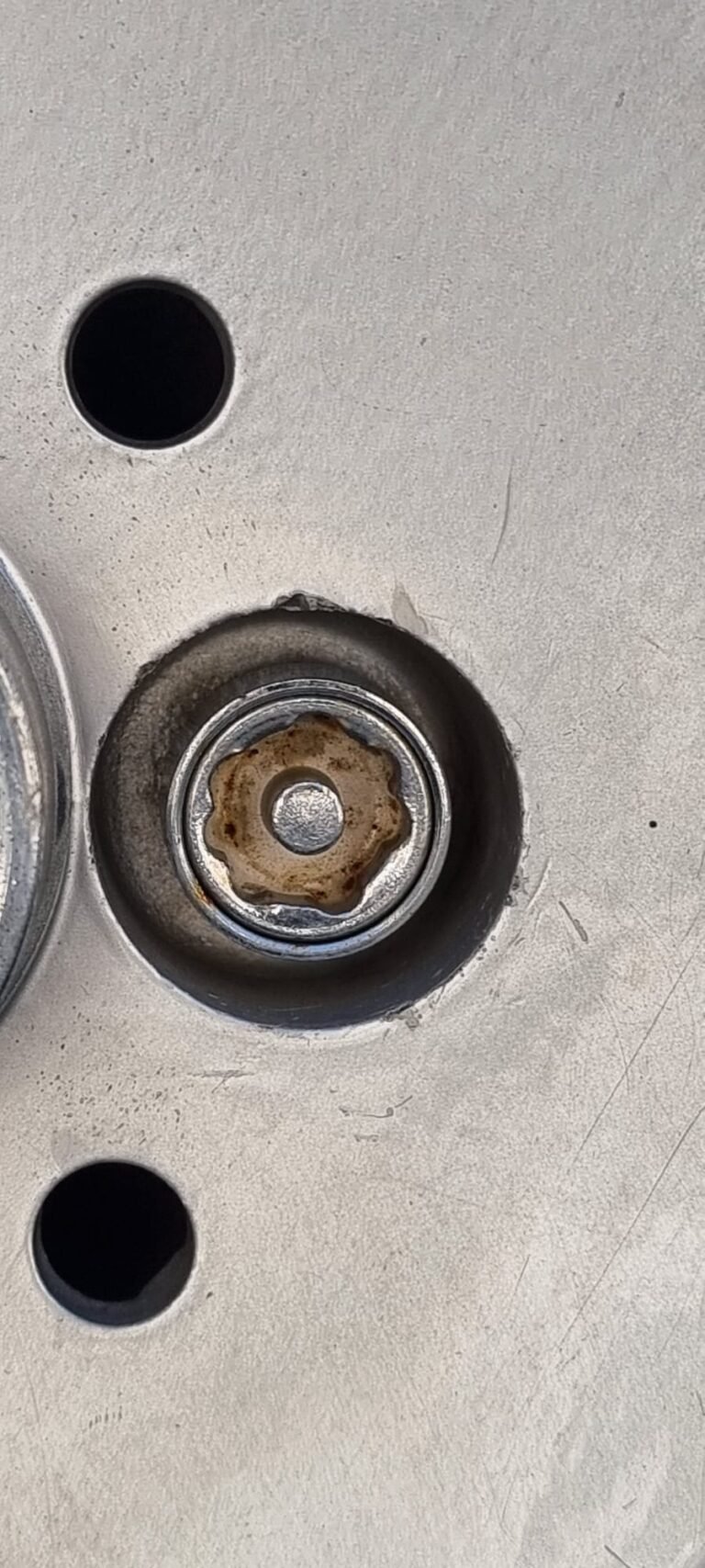 BMW 318i E30 wheel locking nut key replacement