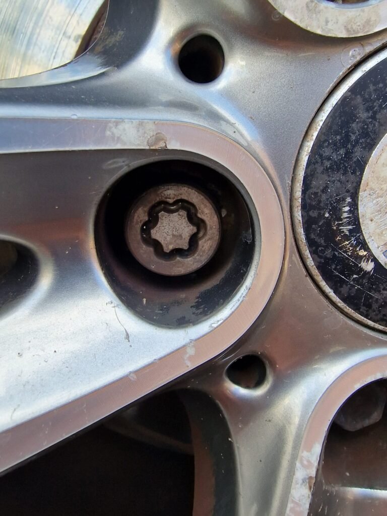 BMW 318i Sport Auto wheel locking nut key replacement