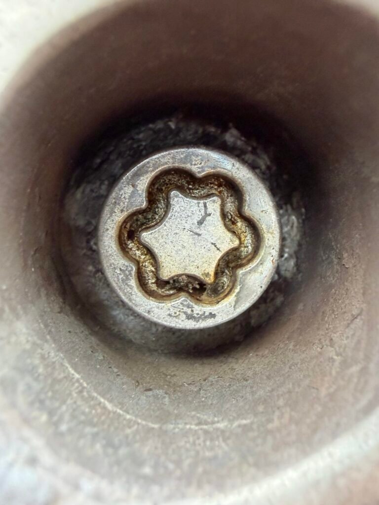 BMW 318i wheel locking nut key replacement