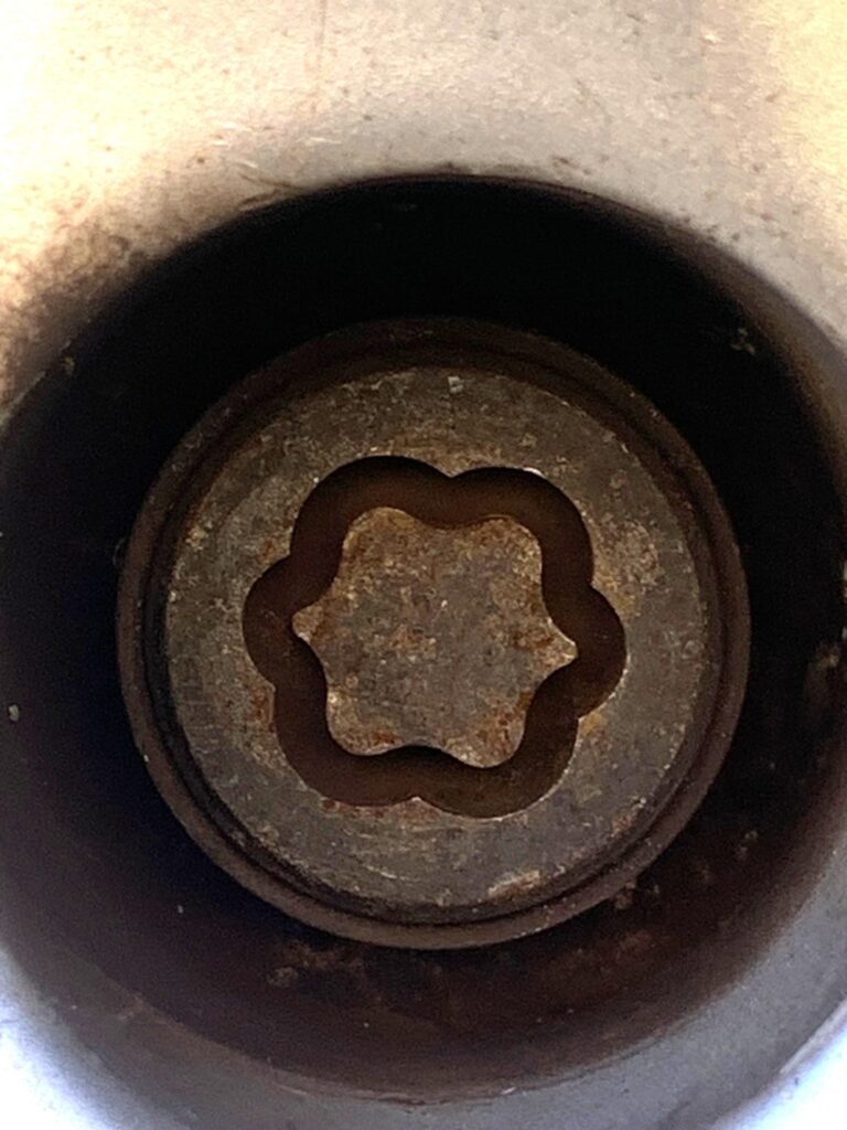 BMW 320d F31 wheel locking nut key replacement