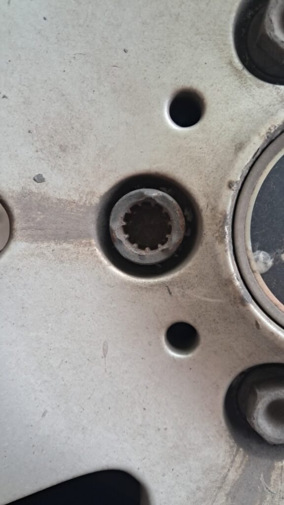 Bmw 320i tourer wheel locking nut key replacement