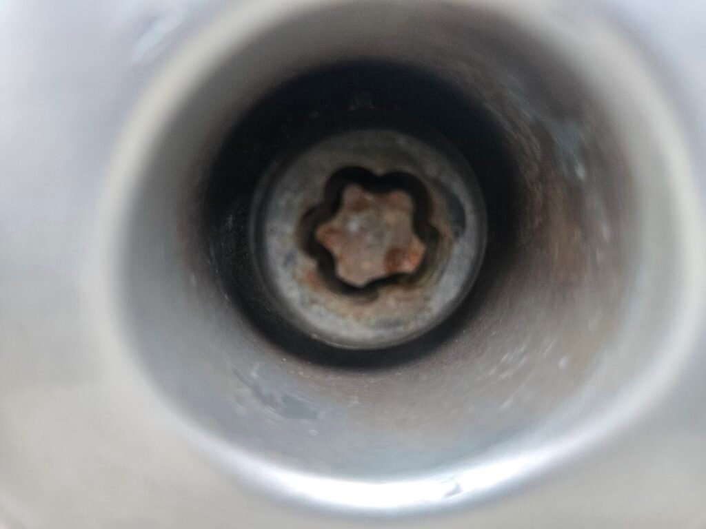 Bmw 520d wheel locking nut key replacement