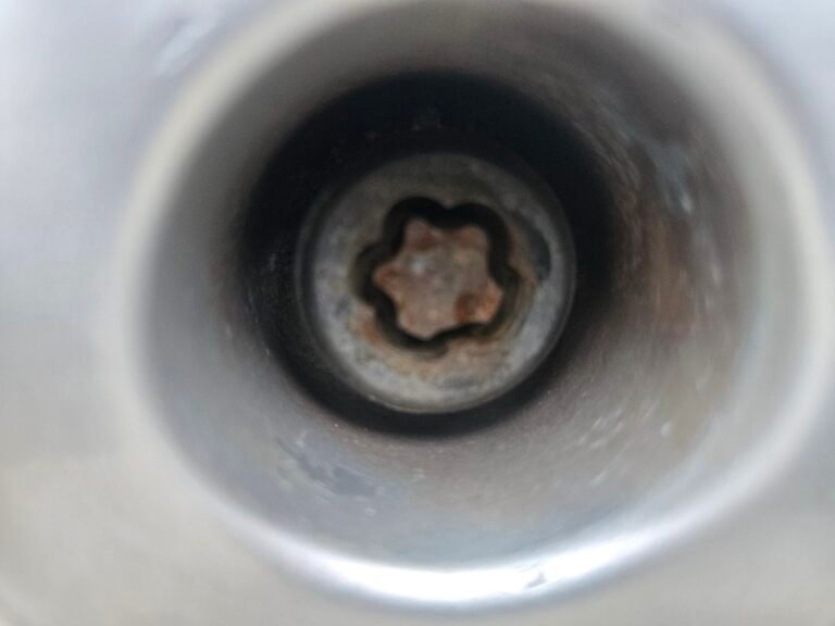 Bmw 520d wheel locking nut key replacement