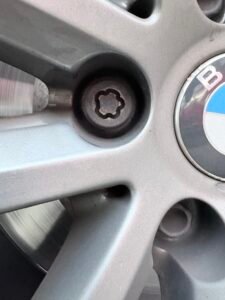 BMW 520i wheel locking nut key replacement