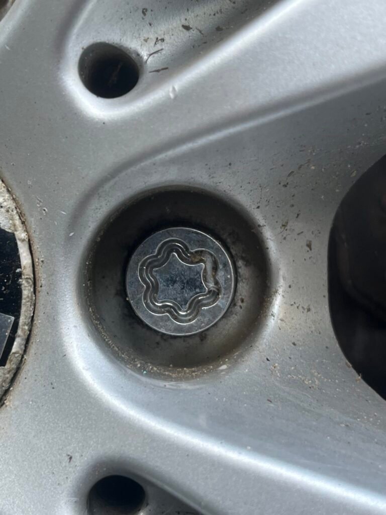 BMW 528xi wheel locking nut key replacement
