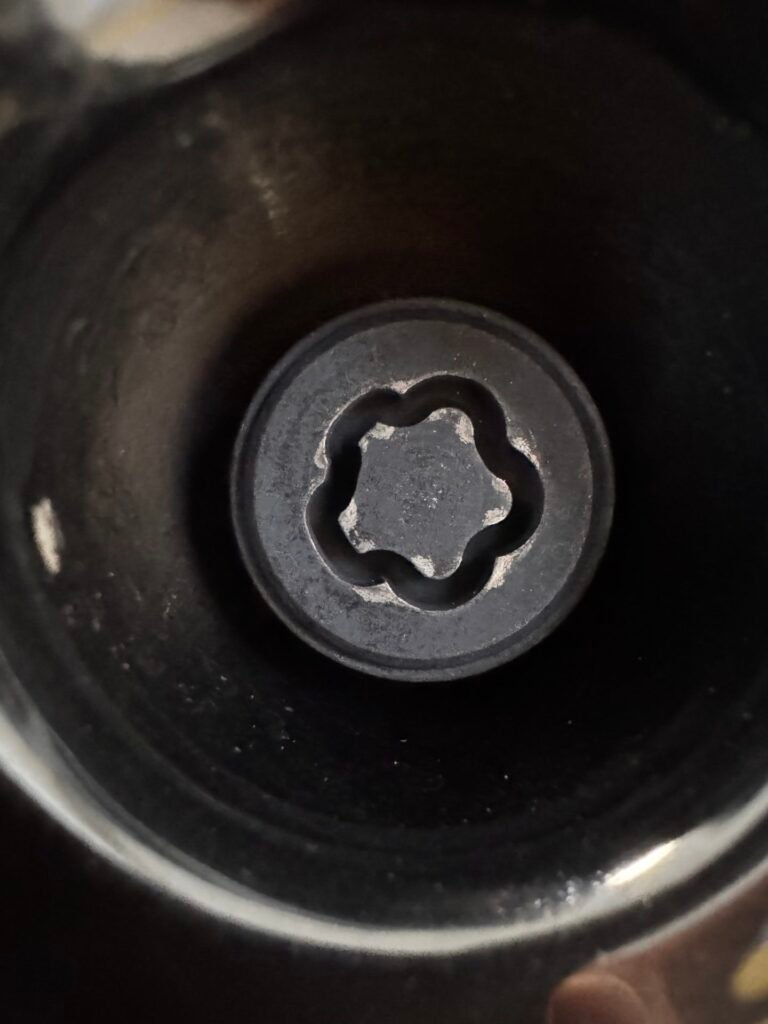 BMW 530e G30 wheel locking nut key replacement