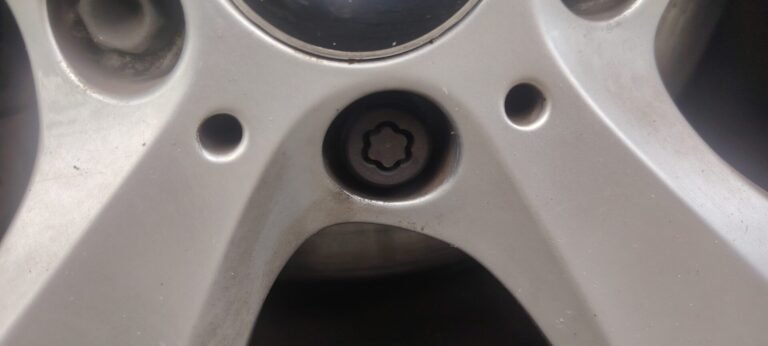 BMW F30 wheel locking nut key replacement