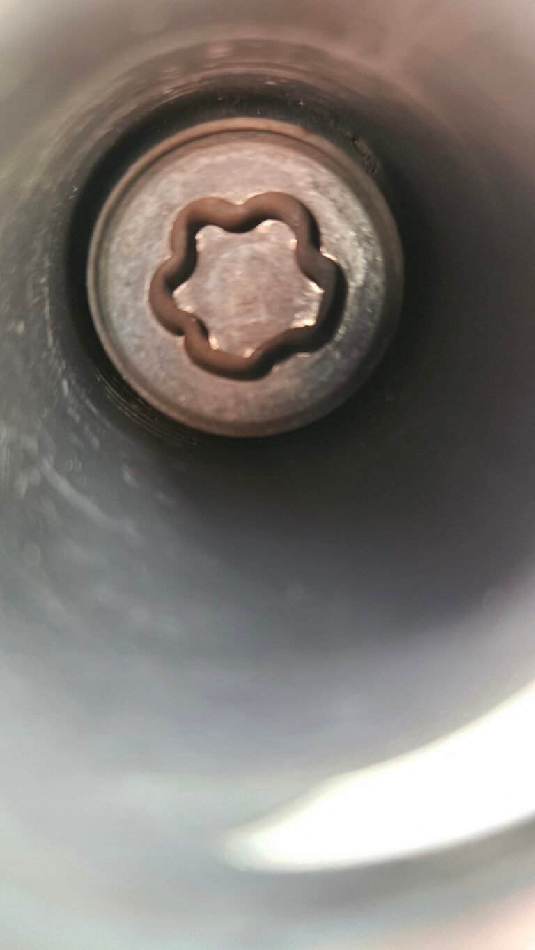BMW G21 wheel locking nut key replacement