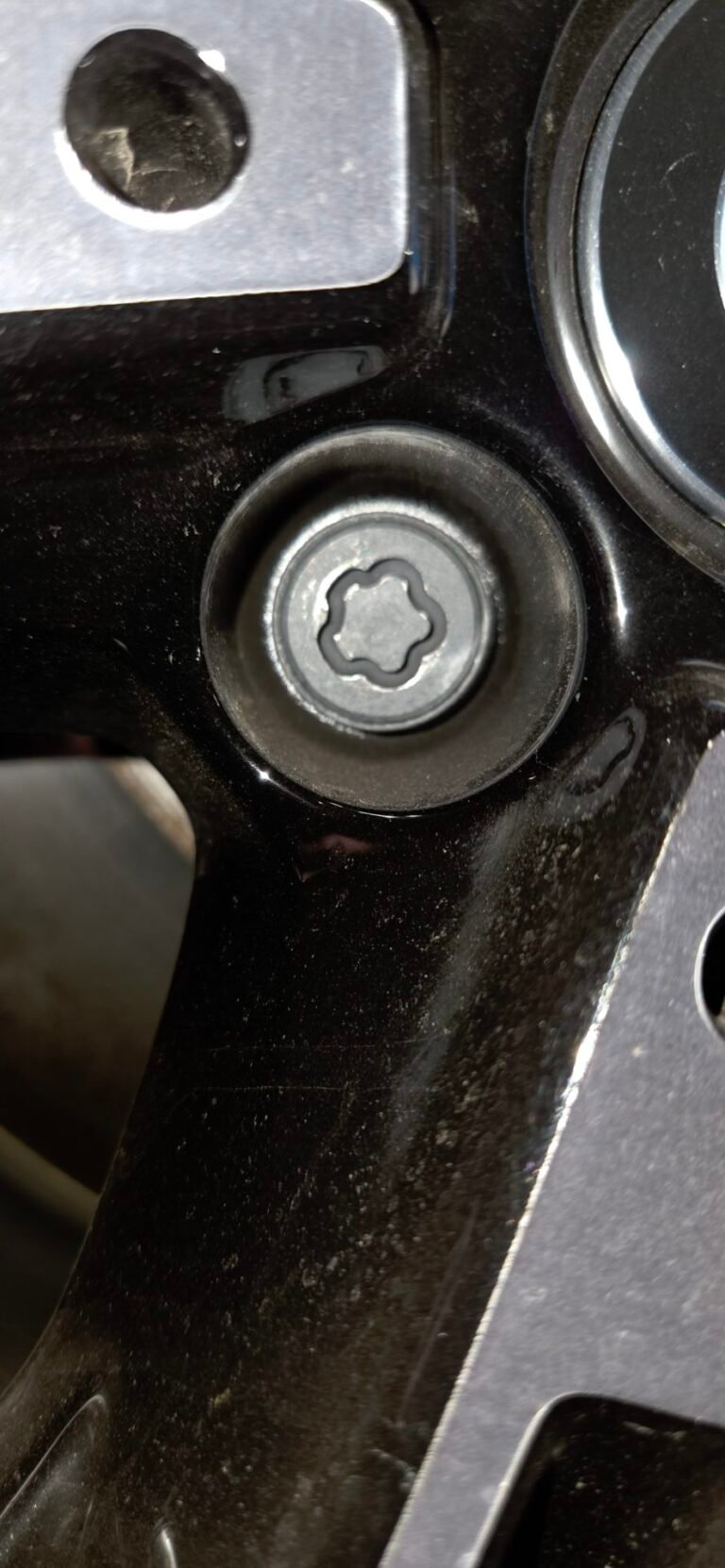 Bmw I5 wheel locking nut key replacement