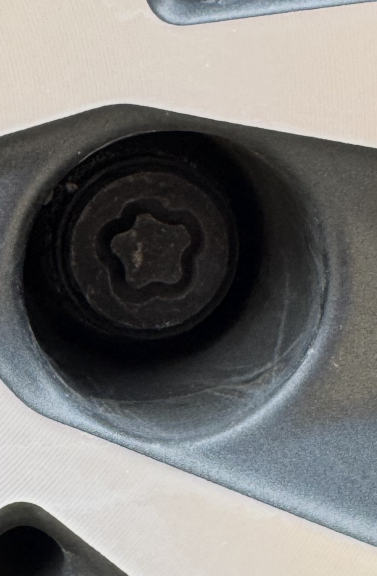 BMW iX1 wheel locking nut key replacement