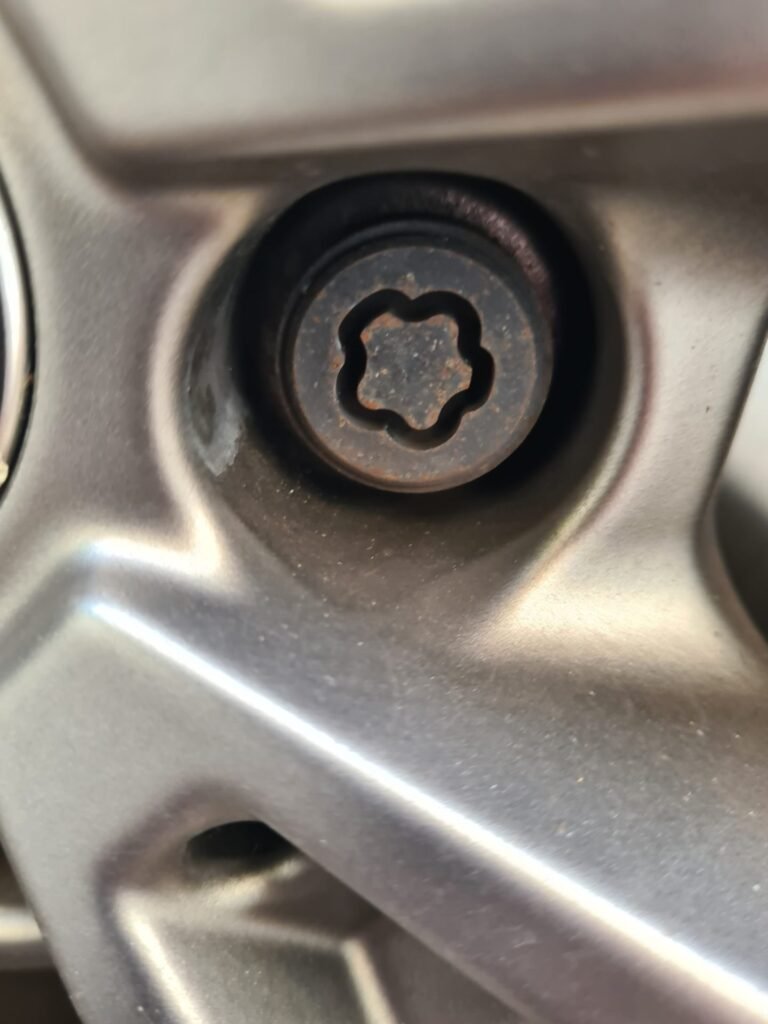 Bmw M340i XDrive wheel locking nut key replacement
