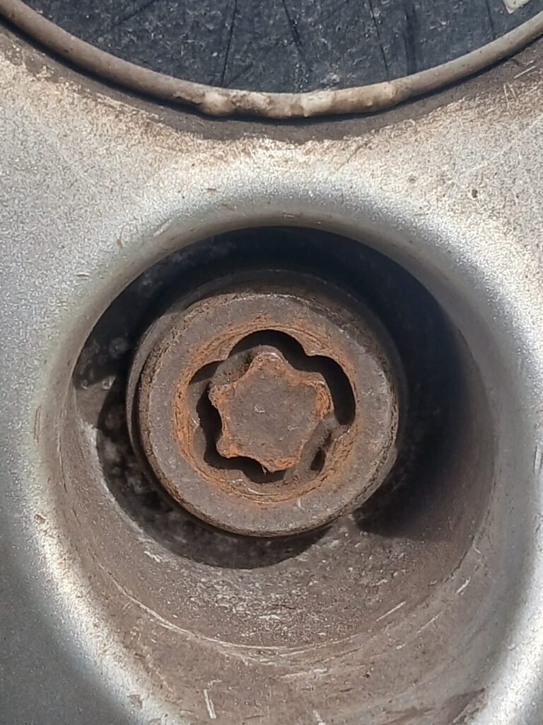 Bmw X1 wheel locking nut key replacement