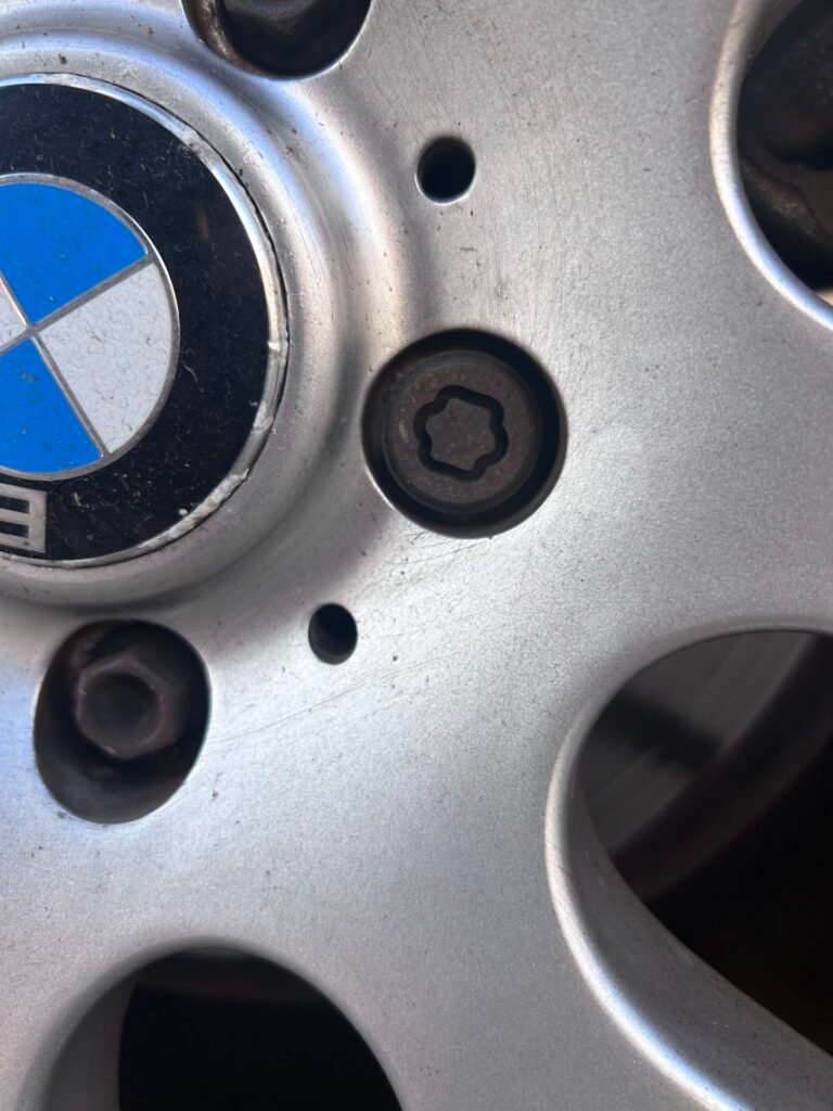 BMW Z4 E89 wheel locking nut key replacement
