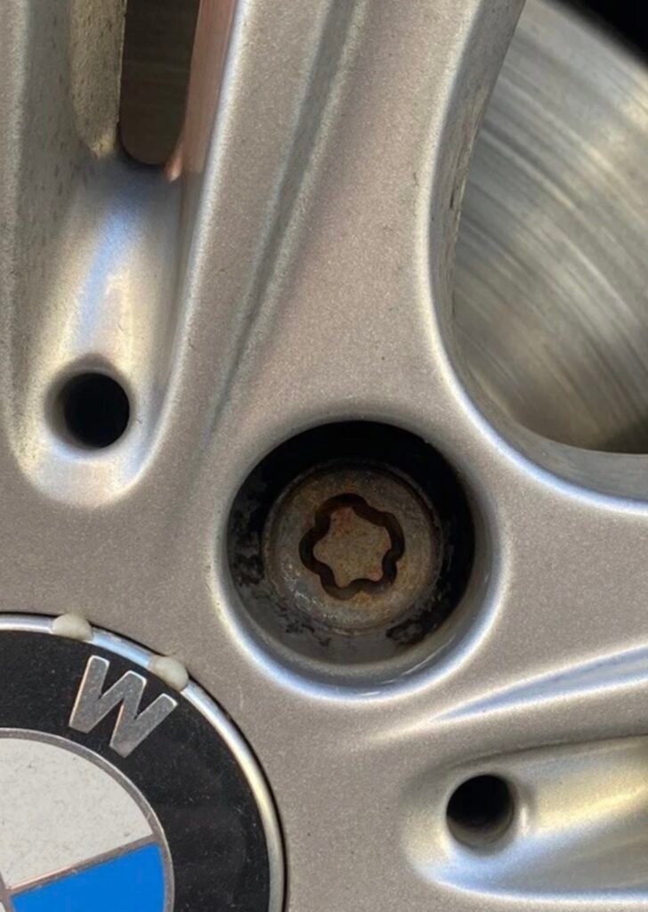 Bmw 2013 locking wheel nut key