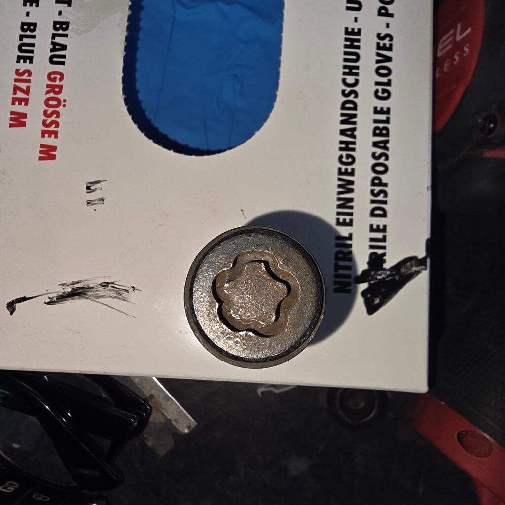 BMW 3 series wheel locking nut