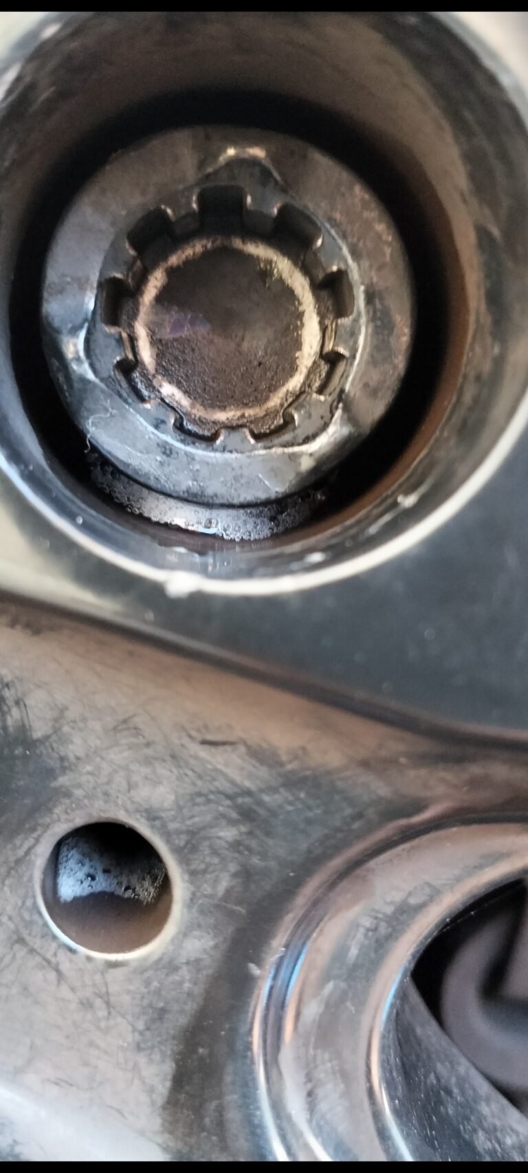 Bmw 318i wheel lock key code