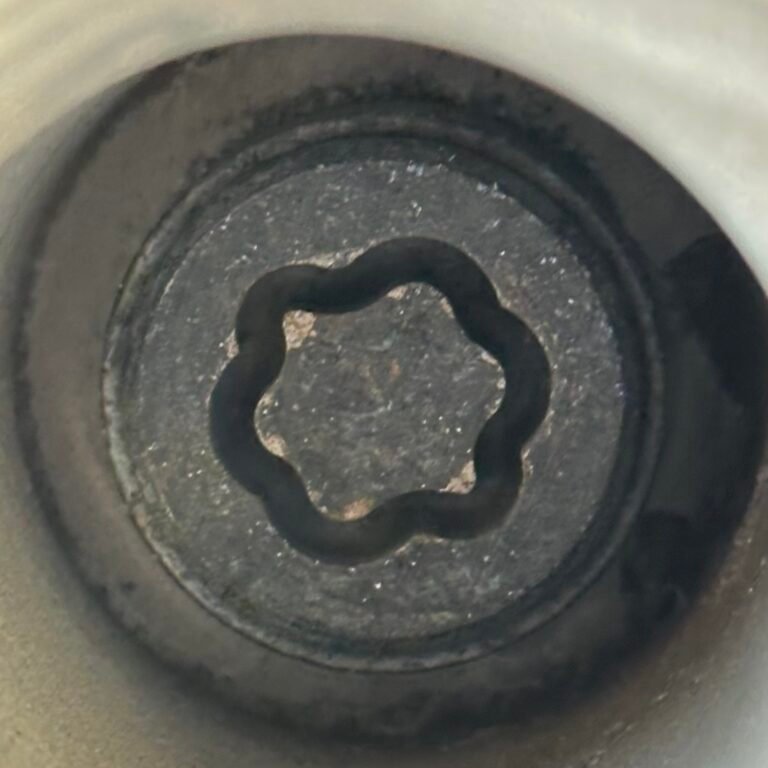 BMW 530xd 2018 wheel locking key