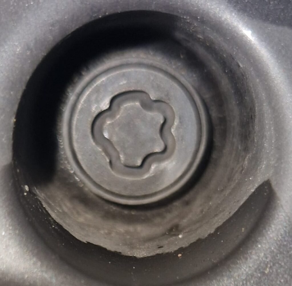 BMW i5 wheel nut key replacement