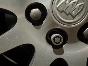 Buick Enclave wheel locking nut key replacement
