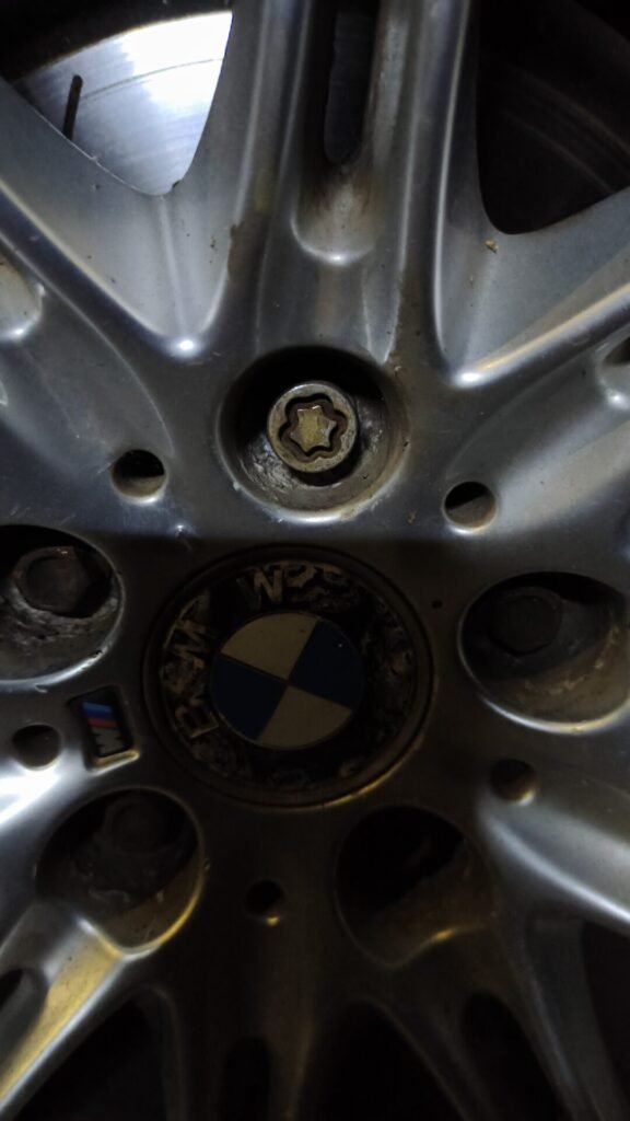Bwm E60 525i wheel locking nut key replacement