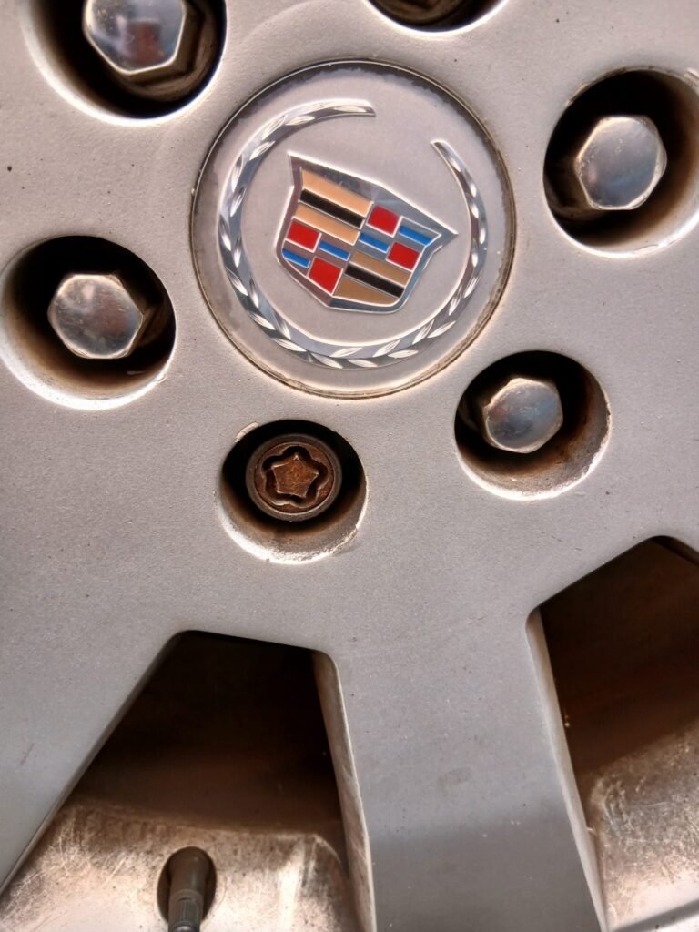 Cadillac SRX wheel locking nut key replacement